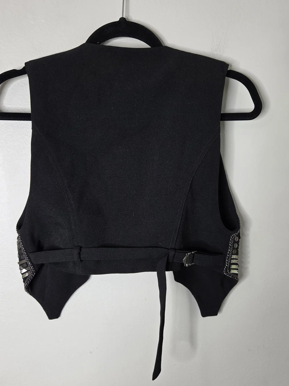 Millau Metal Sequined Vest - Picture 8 of 10